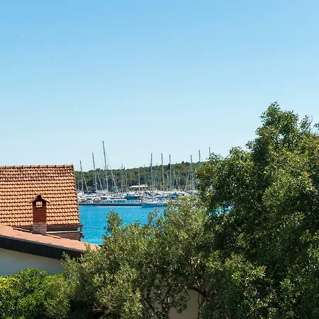 Ella * Rogoznica (Sibenik-Knin)